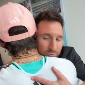 Antonelli al ser felicitado por Messi: "Estoy muy feliz de conocerte"