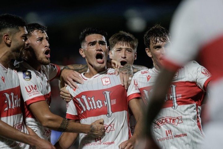 El festejo de Morón contra Godoy Cruz (Foto: Copa Argentina).