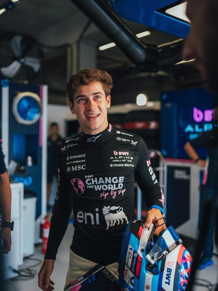 La sonrisa de Franco Colapinto, casco en mano, tras bajarse del Alpine.
(@alpinef1team en IG).