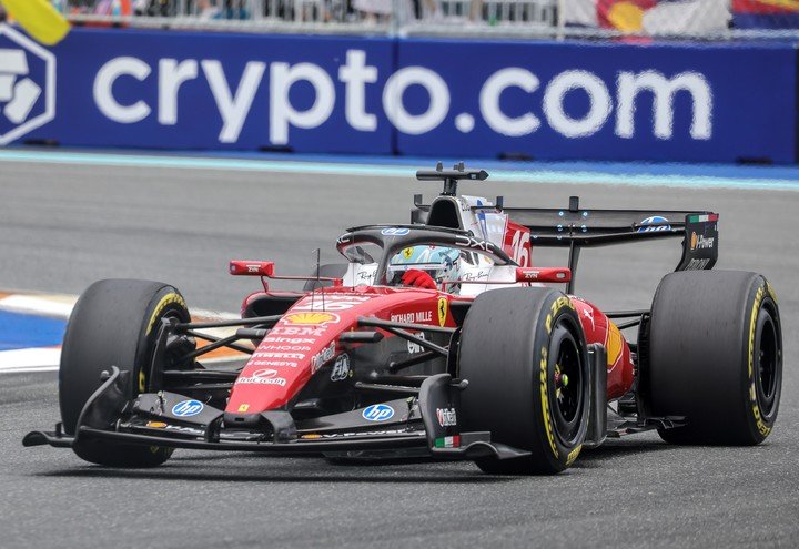 Leclerc se equivocó al final y lo pagó caro. (EFE)