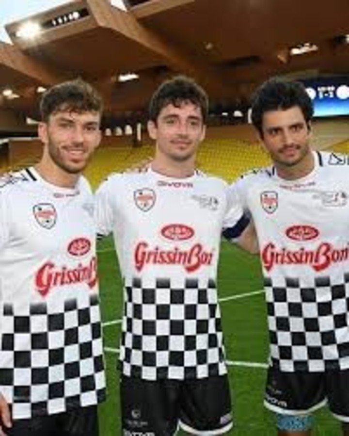 Gasly, Leclerc y Sainz, futboleros.