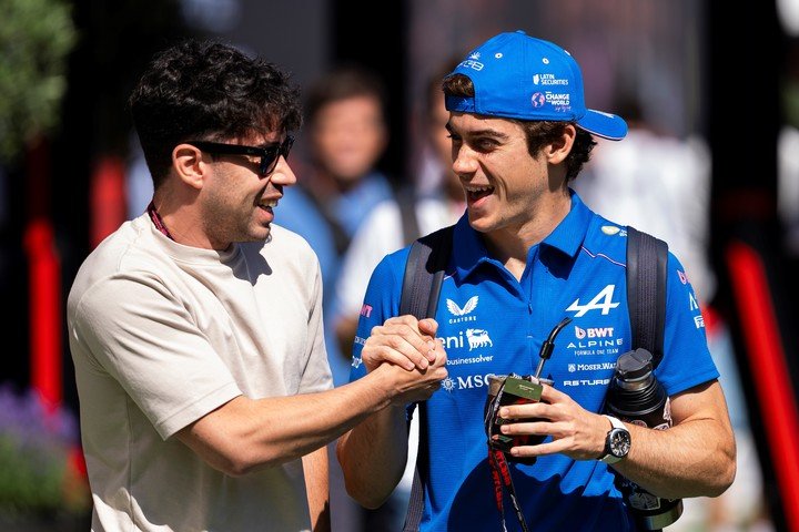 Franco Colapinto, en su llegada al paddock de la Fórmula 1 en Montmeló antes de la actividad de este sábado.
(EFE).