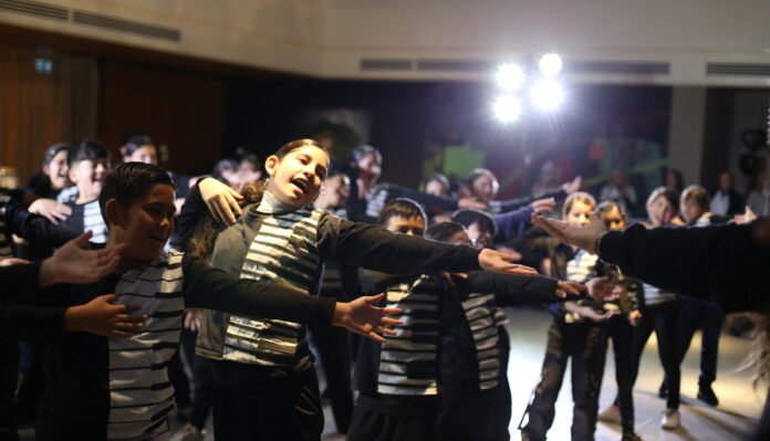Estudiantes municipales presentaron el primer libro infantil sobre cuarteto e inauguraron el primer Museo Itinerante dedicado al género