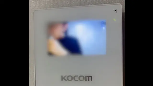  El novio de la hermana de Yuri fue captado por una cámara de seguridad fuera de su casa, tocando el timbre después de que ella dijera que se negó a reunirse con él 
