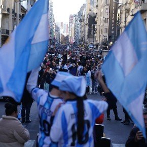 Como si fuera una final: una multitud salió a festejar el épico triunfo de Argentina sobre Egipto en el Mundial