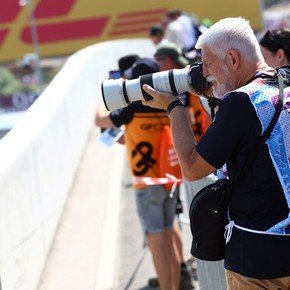 Llamativo: el presidente checo cambió la banda por la cámara y fue de fotógrafo al GP de Hungría en la Fórmula 1