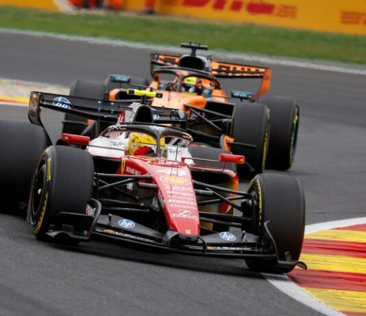 Hubo sanción: Lewis Hamilton casi atropelló a un mecánico y la FIA bajó el martillo