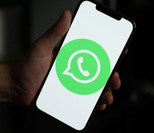 Nunca interactúes con este tipo de mensajes que llegan por WhatsApp o robarán tus datos