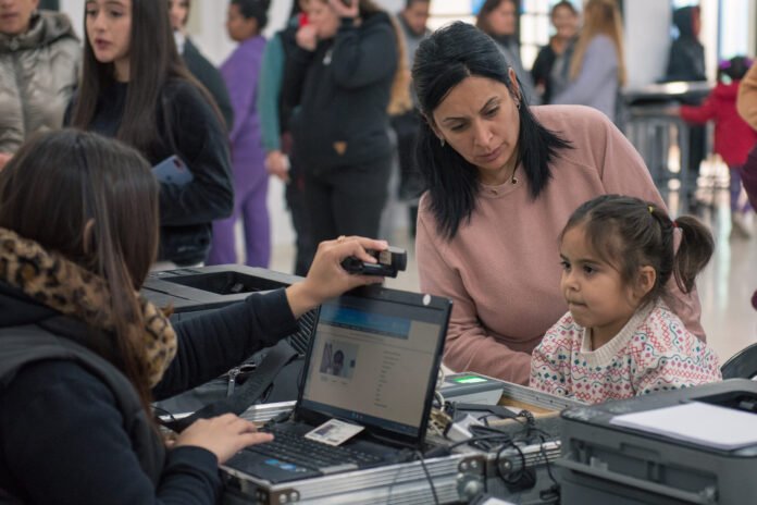 Operativo itinerante de la Municipalidad para realizar DNI en los barrios