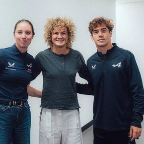 Colapinto recibió a una figura del deporte inglés y, antes de correr en Silverstone, le reveló los secretos de manejar un Fórmula 1