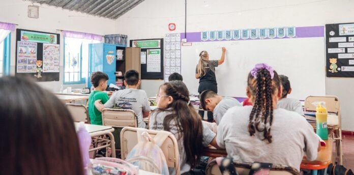 Convocatoria a concurso de ascenso para cargos de supervisión y conducción escolar en el sistema educativo municipal
