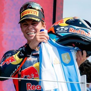 Moto3 en Silverstone: Valentín Perrone logró el podio con un sobrepaso sobre el cierre
