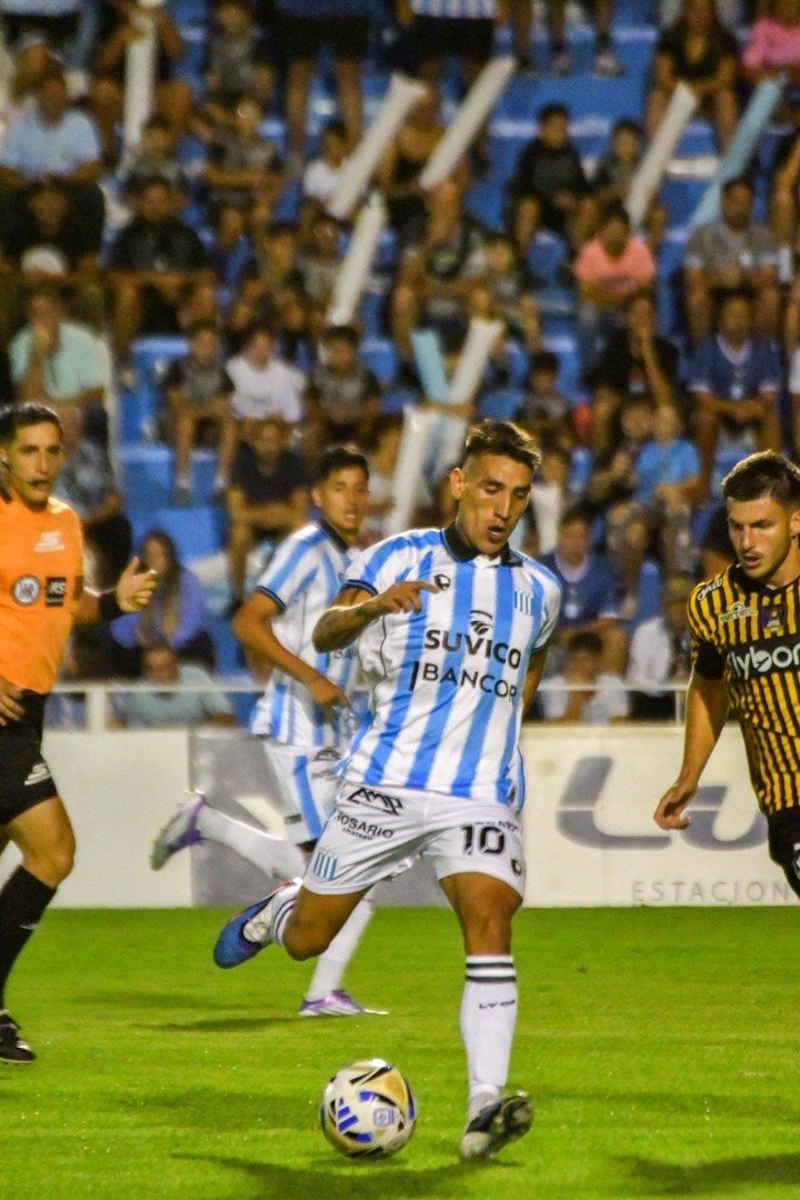 Centurión asistió e hizo jugar. @clubaracing