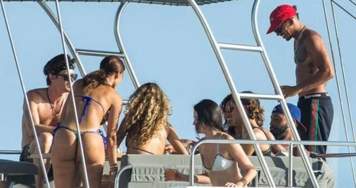 Lewis Hamilton aprovechó la pausa de la Fórmula 1 y se fue de vacaciones