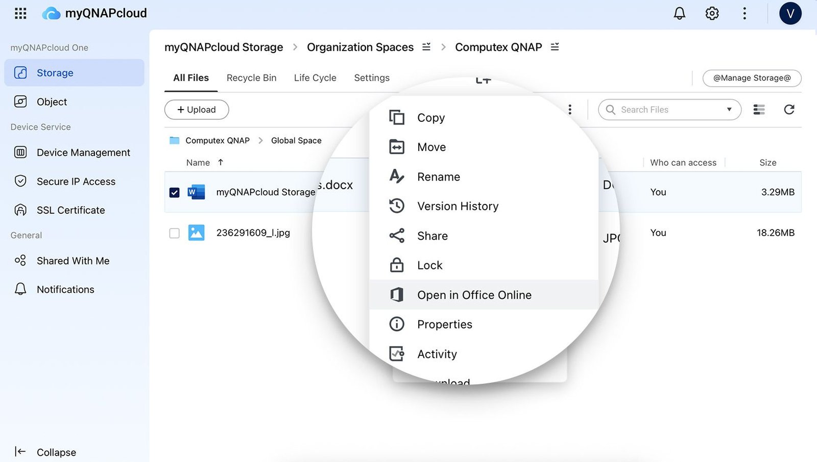 Interfaz de gestión de archivos en myQNAPcloud Storage con menú desplegable de opciones.