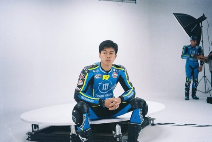 Un equipo de MotoGP está buscando piloto por LinkedIn
