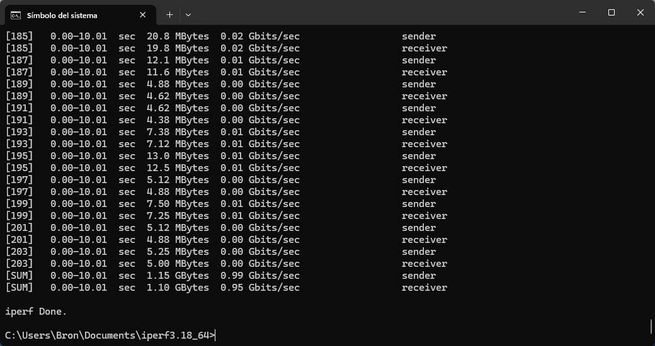 Captura de pantalla de la terminal de Windows mostrando una prueba de velocidad de red con iperf3 entre puertos LAN.