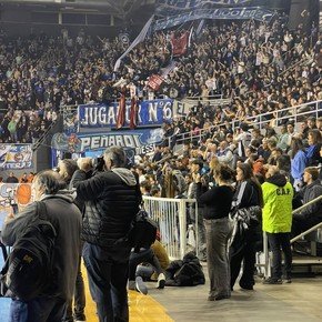 Mostraron banderas del rival: 20 hinchas con derecho de admisión