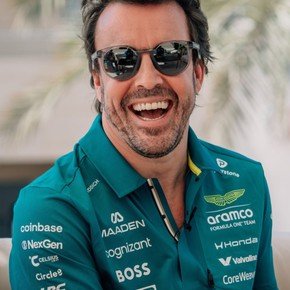 Fernando Alonso renovó con Aston Martin y seguirá en la Fórmula 1 