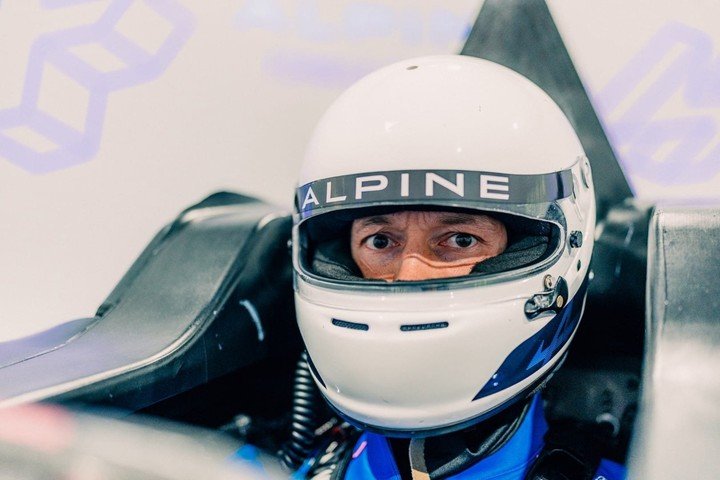 Kvyat en el simulador de Alpine.