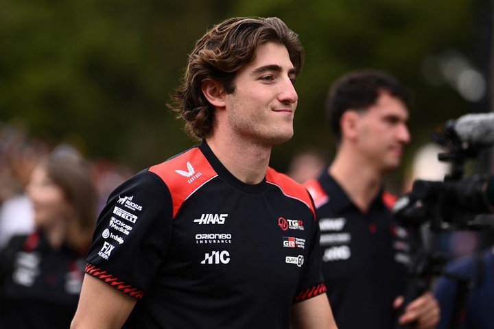Jack Doohan, en marzo, con la ropa de Haas.