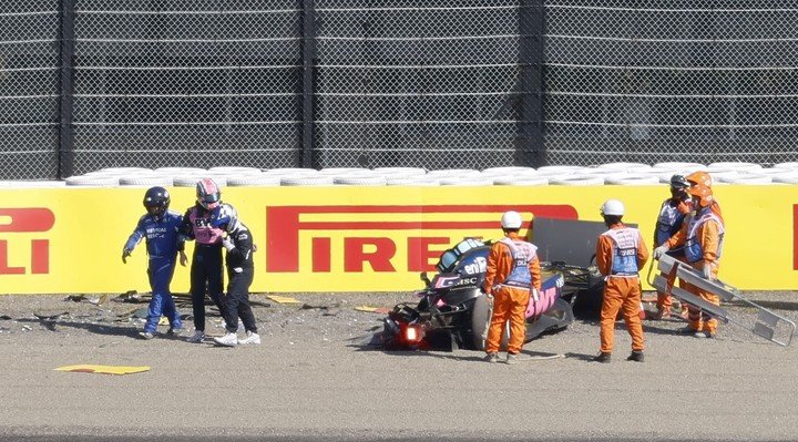El Alpine de Doohan quedó roto contra la protección en Suzuka 2025.