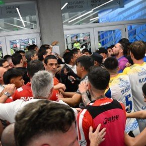 Video: vergonzoso final a las piñas entre Central y Estudiantes en la Supercopa Internacional 