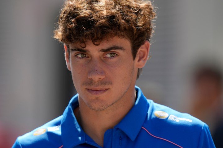 Colapinto en su llegada al paddock en Monza. (Foto: AP)