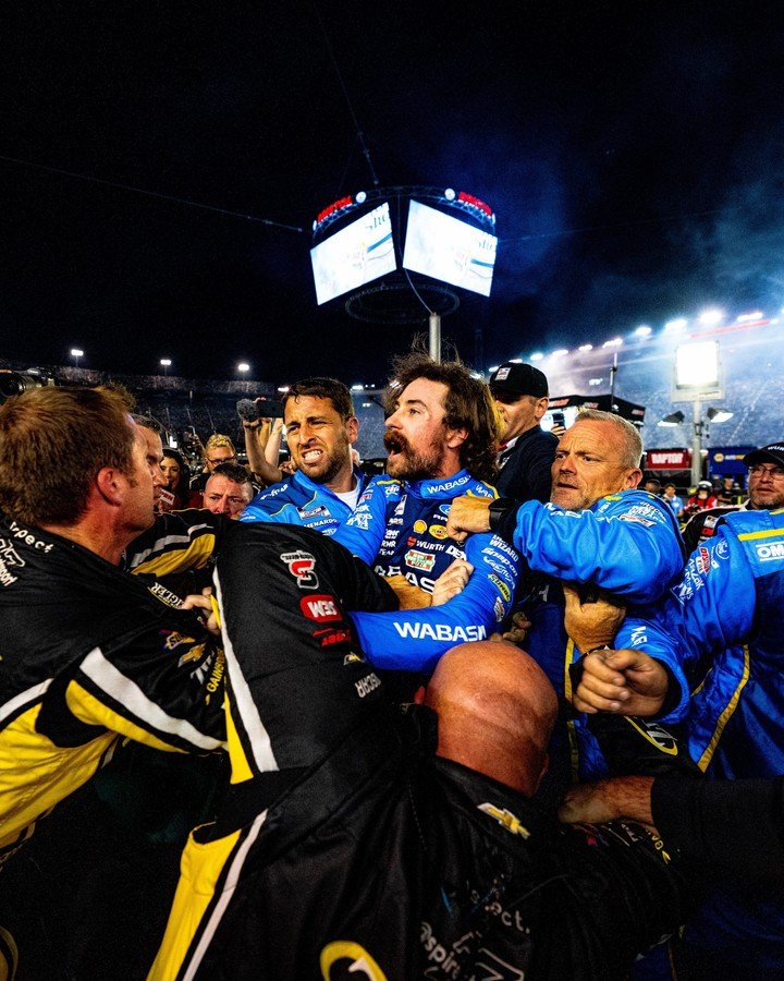Después, Blaney se quedó caliente y volvió por más. (@NASCAR)