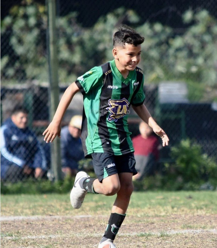 Una vida entera vistiendo la camiseta del Torito. (Foto: Prensa Nueva Chicago)