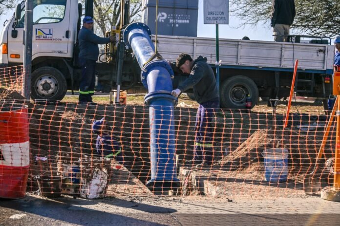 Villa El Libertador: la obra de nexo de agua potable alcanza un 85% de avance y entra en su etapa final