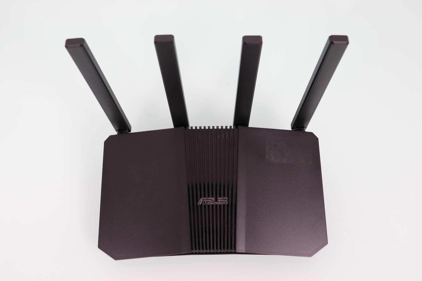 Vista frontal del router WiFi ASUS RT-BE82U