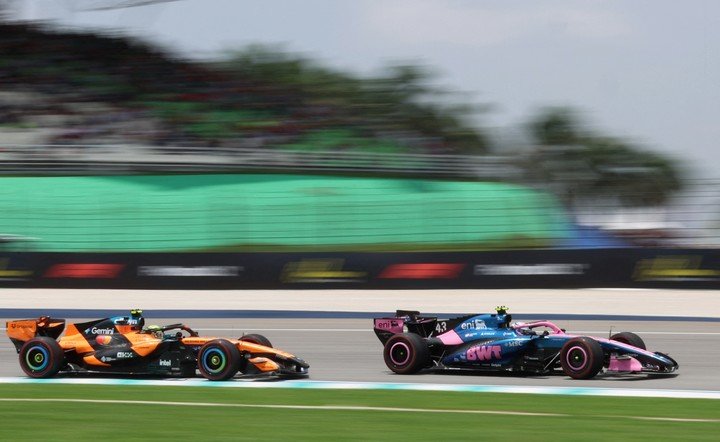 Los autos de Lando Norris y Franco Colapinto.