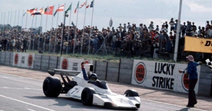Reutemann gana en Kyalami.