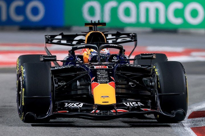 Verstappen buscará romper el maleficio en Singapur. (EFE)