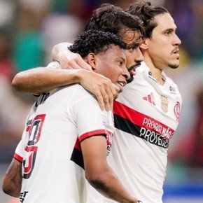 Antes de la revancha de Estudiantes, Flamengo goleó y recuperó la punta en el Brasileirao