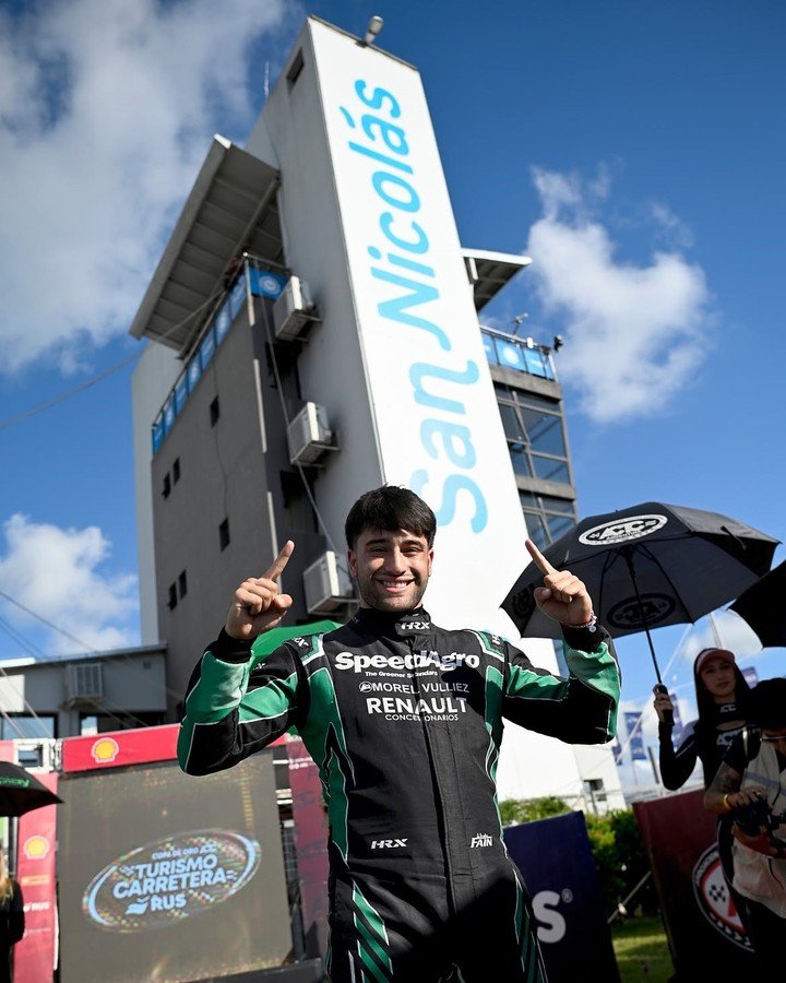 El festejo de Ignacio Faín con el uno tras lograr su primera pole en el TC.
(@actcargentina en IG).