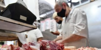 Carne vs. salarios: un trabajador de EE.UU. puede comprar 35 kilos más de bife de chorizo que un argentino