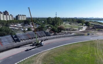 La 15, histórica tribuna del Gálvez, fue demolida y los hinchas podrán llevarse un recuerdo