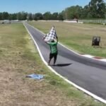 Al borde de la tragedia: un auto se despistó y casi atropelló a tres personas en el Mouras