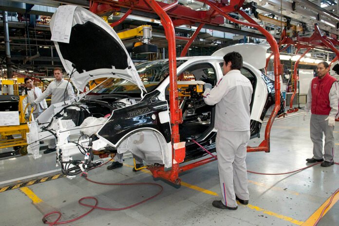 La venta de automóviles 0Km se derrumbó en febrero: cayó un 5,7% interanual y un 35% respecto a enero